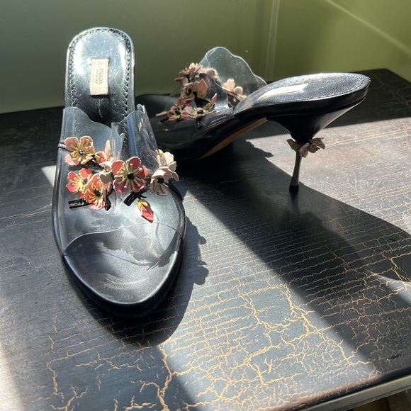 Prada Black and Pink Heels with Floral Embellishments - Picture 4 of 9